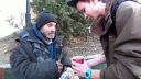 video Ako potešiť bezdomovca