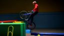 Danny MacAskill si zaskáče vo svojej detskej izbe