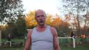video 64-ročný pán vo forme