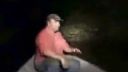 video Muž napadnutý rybami