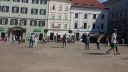 Flash Mob, dav ludí kričí