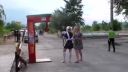 Ruská dievuška pri boxovacom vreci