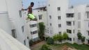 video Šialený skok zo strechy hotela do bazénu