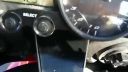 Jednou rukou 235km/h