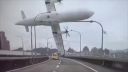 video Šokujúci pád lietadla v Tchaj-peji (3 kamery)