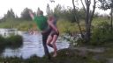 video Prac sa naspäť do vody! (Rusko)