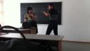 video Medzičasom niekde v škole v Kazachstane