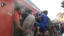 video Imigranti obsadili vlak v Macedónsku