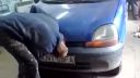 video Mladý poľský automechanik v úzkych