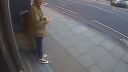 video Dvojitá krádež mobilu (Anglicko)