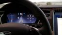 Tesla auto a ako sa samo jazdí