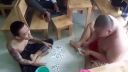 video Vietnamská lízaná - nová kartová spoločenská hra