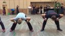 video Ukrajinský tanečný súbor tancuje kazačok