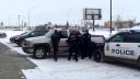 A policajti si ho ugrilovali na sedačke