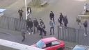 video Študenti sa ozbrojeného muža nezľakli (Holandsko)