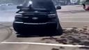 Bachráč si natáčal driftujúci pick-up, keď odrazu cítil, že dačo