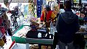 Mám v ruke Desert Eagle, tak láskavo navaľ prachy!