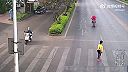 video Žena sa na priechode pre chodcov 