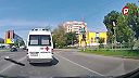 Polonahý muž vyskočil zo sanitky (WTF Rusko)