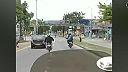 Smrteľná karma motorkára (drsné zábery)