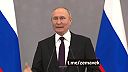 ?? Vladimir Putin odpovedá na otázky novinárov.