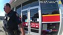 Policajt zastrelil ozbrojeného tínedžera pred obchodom v Gulfporte (USA)