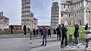 Pózovanie turistov v Pise nadobudlo hneď iný význam