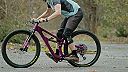 Extrémny test odpruženia bicyklov zaznamenaný rýchlosťou 1000 fps