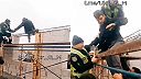 ??
Ukrajinský parkour pred odchodom do mlynčeka na mäso.