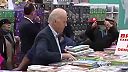 Joe Biden v kníhkupectve