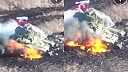 Tank okupantov s pyšne sa týčiacou Ruskou vlajkou