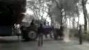 video Preťažený traktor