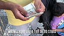 Podvodník chytený pri čine a odvedený na políciu