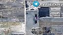 Ruský 255 pluk vztyčuje vlajku v Katerynivke na Ukrajine