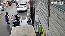 Umývaš si skúter, umývaš! Ale dnes už na ňom jazdiť nebudeš! (Čína)