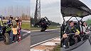 A čo ty, vieš jazdiť na dvoch kolesách lepšie ako dievčatko?