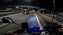 Pozrite sa, ako letím v premávke na motorke!
