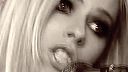 Avril Lavigne – Love Me or Leave Me