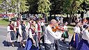 Dubnica nad Váhom-Sprievod účastníkov folklórneho festivalu 2024