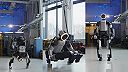 Nový robot Atlas od Boston Dynamics dokáže gymnastické kúsky