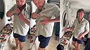 Zabrnkáš mi po tej falošnej špicatej bradavke?