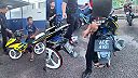 Malajský chlapec si vytunil bicykel, policajti si mysleli, že má motorku