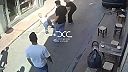 Muža v Istanbule zbili a bodli nožom po obvinení z obťažovania dievčiny