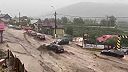 Blesková povodeň v rumunskom Bușteni brala aj autá