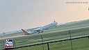 Boeing 777 Kalitta Air sa dotkol dráhy chvostom pri pristátí v Cincinnati