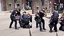 Policajt v Madisone zastrelil muža s nožom po chaotickom boji na ulici