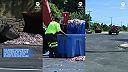 Kamión sa prevrátil a na cestu sa vysypalo viac ako 20 ton kalamárov