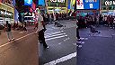 Brutálny útok skupiny mužov na Times Square v New Yorku