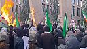 Protestujúci spálili americkú vlajku v Írsku po návšteve Donalda Trumpa