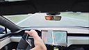Na Tesle šiel 286 km/h, zradilo ho však jedno koleso!